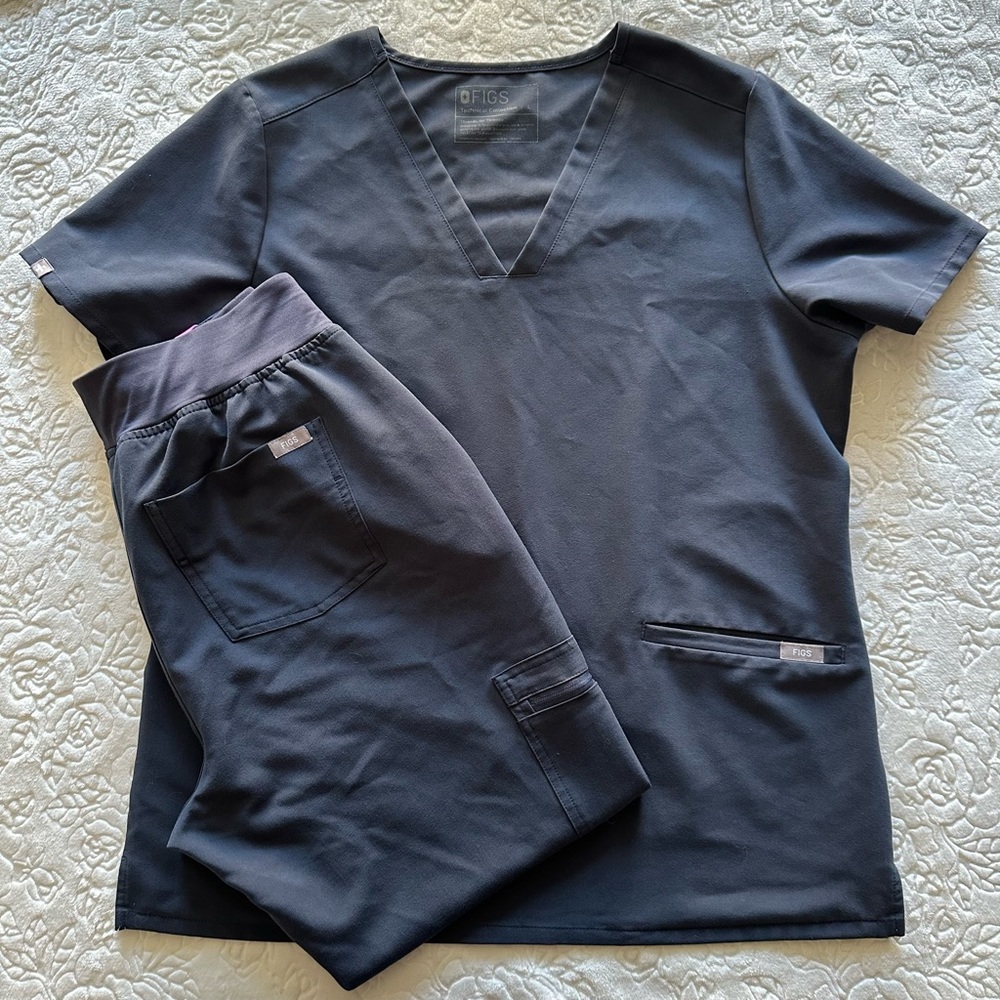 Figs Casma Three-Pocket Scrub Top-Size L